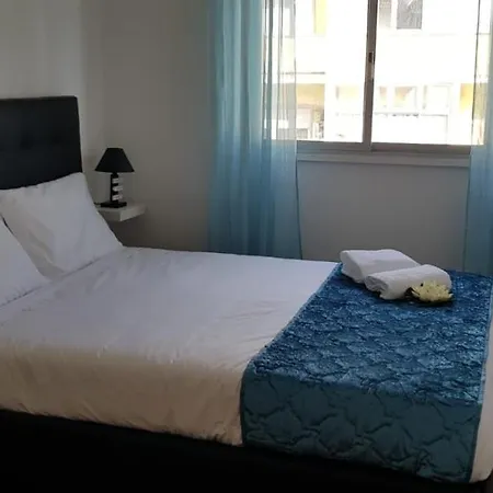 Royalty Hostel *