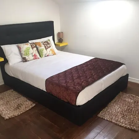 Royalty Hostel *